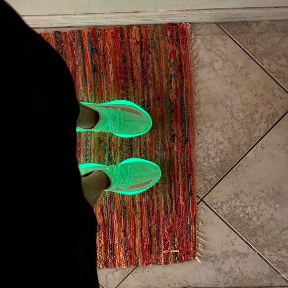 Yeezy’s - Picture 4 of 7